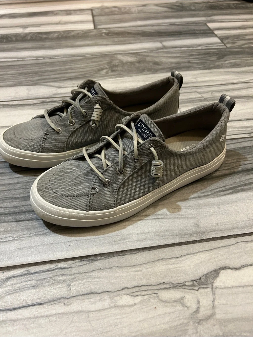 Sperry Women's Gray Crest Vibe Sneakers